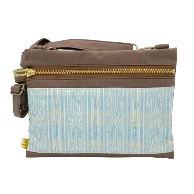 男女問わずお使いいただけるサコッシュです。