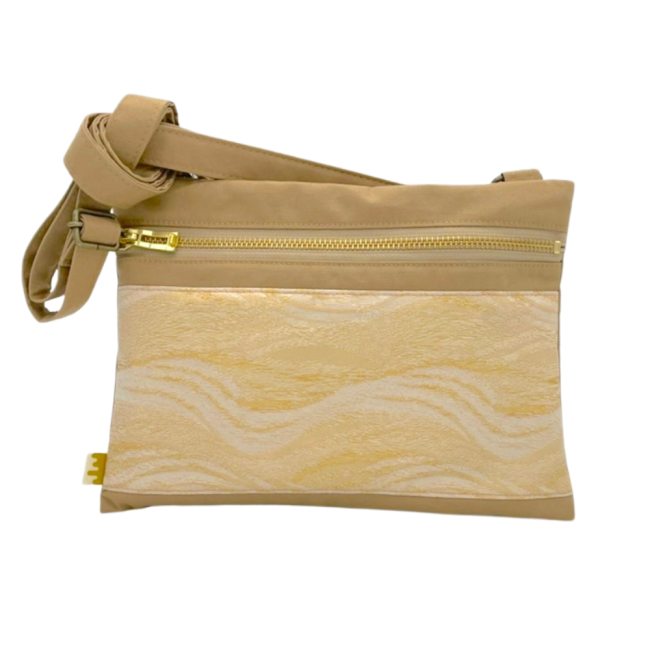 ケイクスの西陣の柄を使用したサコッシュです。