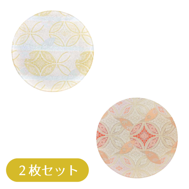 西陣織を特殊加工し、お皿に仕立てました。